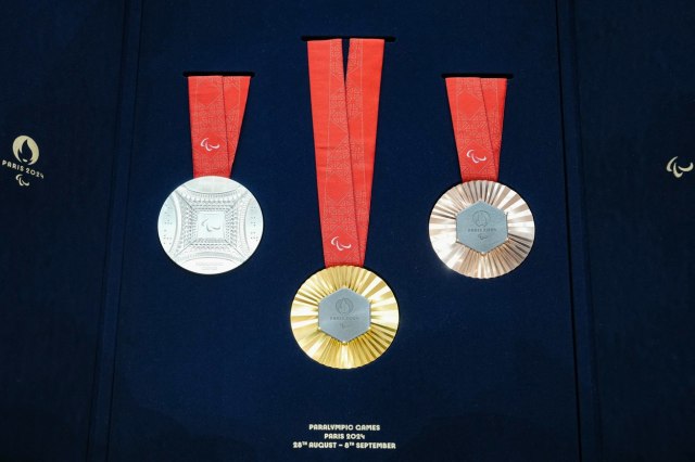 Predstavljene medalje za OI – u svakoj po 18 grama Ajfelovog tornja VIDEO