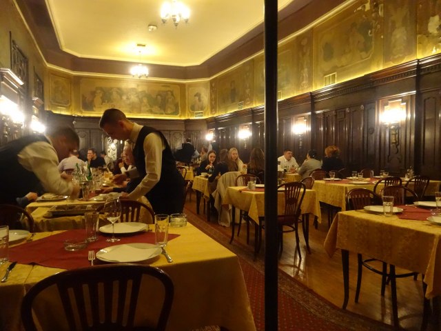 Beogradski restoran razbesneo javnost: Ima dva cenovnika, cene veće za Srbe VIDEO