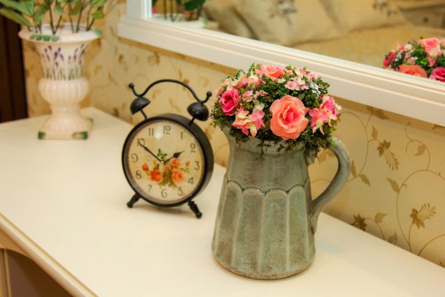 Narodna verovanja kažu da OVE POKLONE ni u ludilu ne bi trebalo DA DAJETE: Veruje se da donose BEDU, a jednu stvar svi DARUJU!