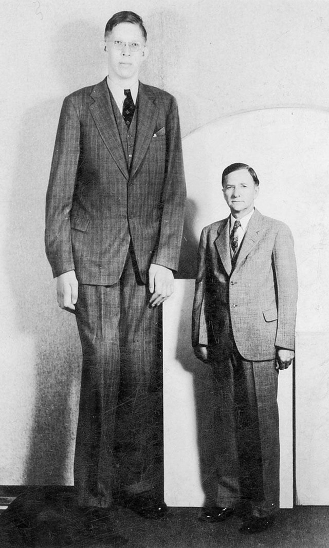 Neverovatan život NAJVIŠEG ČOVEKA koji je ikada živeo: Sa 10 godina imao je skoro 100 kilograma i nosio je CIPELE BROJ 50!