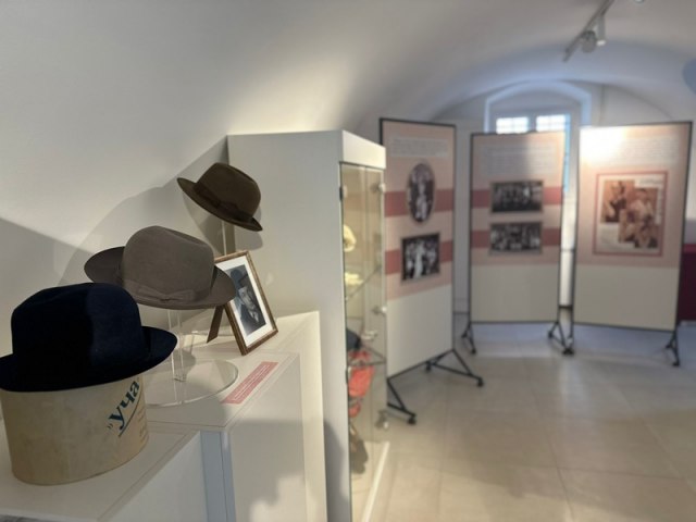 Jedinstvena izložba u Čačku: Nekada se bez njih nije izlazilo iz kuće FOTO