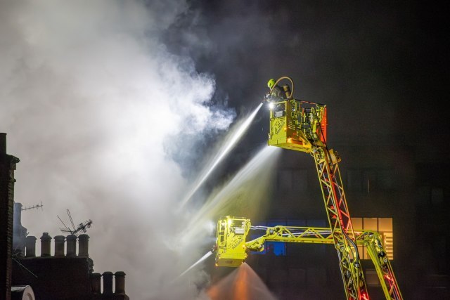 Huge fire in London: More than 100 people evacuated, some injured PHOTO/VIDEO