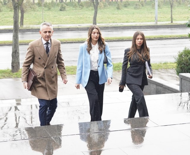 Andjela Jovanović arrived at trial with Lečić: Numerous colleagues support her PHOTO