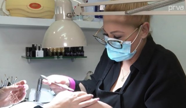 Pevačica pokrenula PRIVATNI BIZNIS: Otvorila KOZMETIČKI SALON, pa pravo sa SVIRKE ide na posao! (VIDEO)