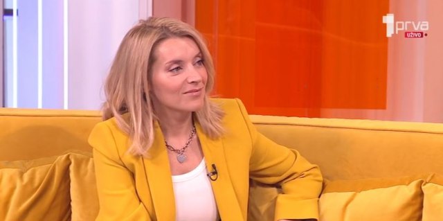 Anđelka Stević Žugić: Imam FANTASTIČNOG MUŽA koji sa lakoćom preuzima sve, tu je i za mene i za decu; Otkrila i šta su joj MAMA I SIN ZAMERILI u novoj monodrami...