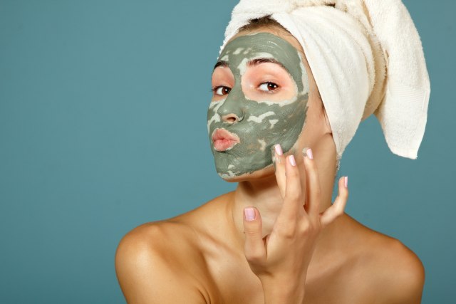 Rešite se MITISERA za čas: PRIRODNA MASKA učiniće vašu kožu hidriranom i negovanom