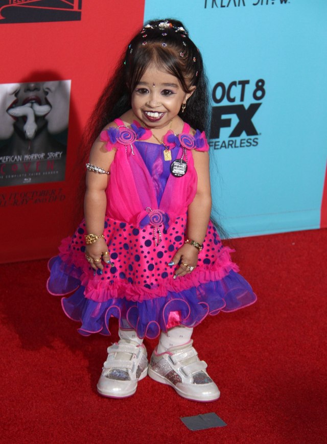 Ima 30 godina i NAJNIŽA JE ŽENA NA SVETU: Jedva da je prešla pola metra, a svi se zaprepaste kada vide u čemu je uspela!