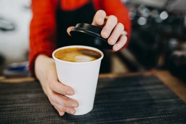 Da li je bolje piti vrelu ili hladnu kafu?