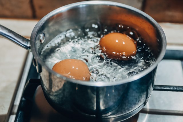 Zašto se jaja kuvaju sa limunom - super trikovi za koje mnogi ne znaju