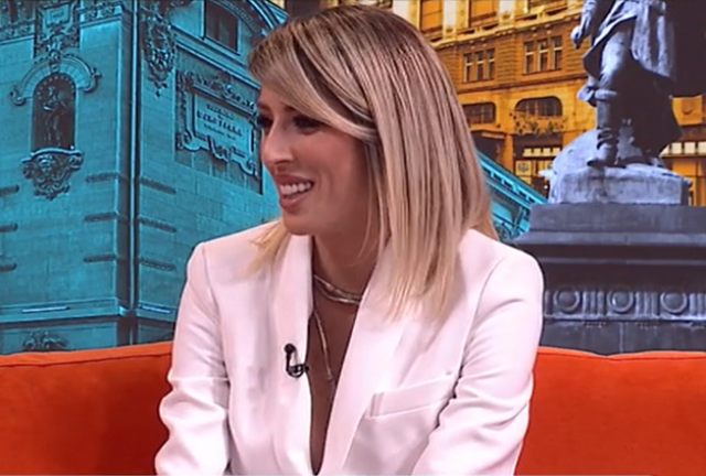 Pevala je prateće vokale CECI RAŽNATOVIĆ, a onda je NESTALA sa estrade i preselila se u Ameriku: Pevačica se sada vraća na VELIKA VRATA!