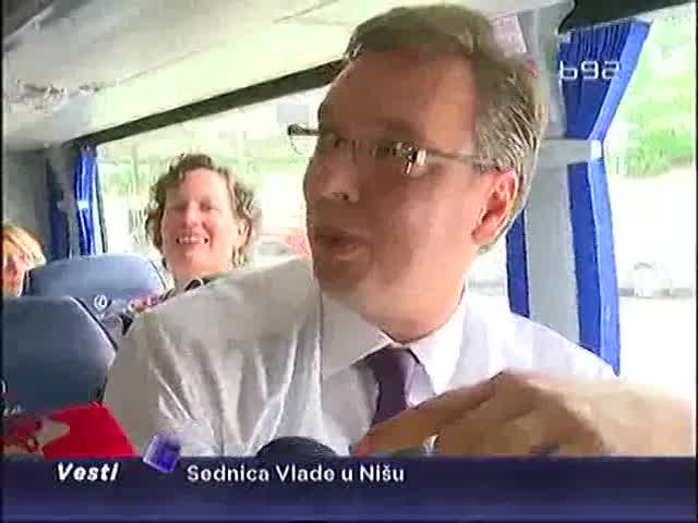 Ministarski selfiji u autobusu za NIŠ