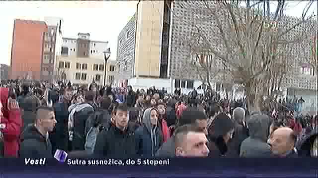 Protest na KiM: Kamenje i suzavac