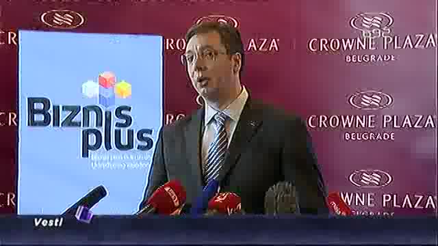 Vučić: Moguće povećanje plata i penzija u 2015.