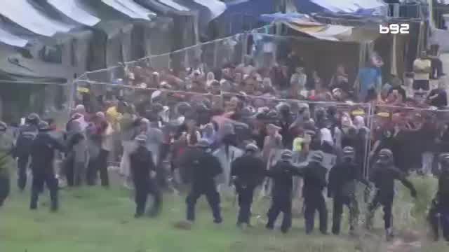 Pokušaj bekstva izbeglica iz prihvatnog kampa