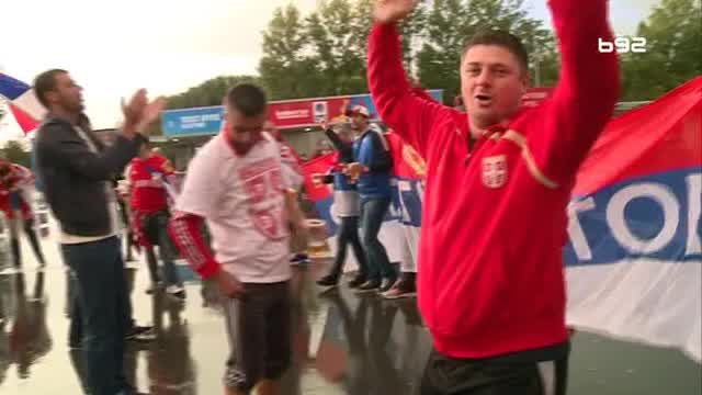 Srpski navijači u Lilu: Pobeđujemo