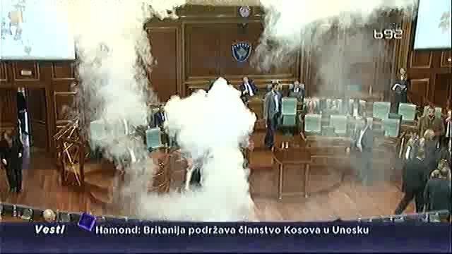 Haos u skupštini Kosova