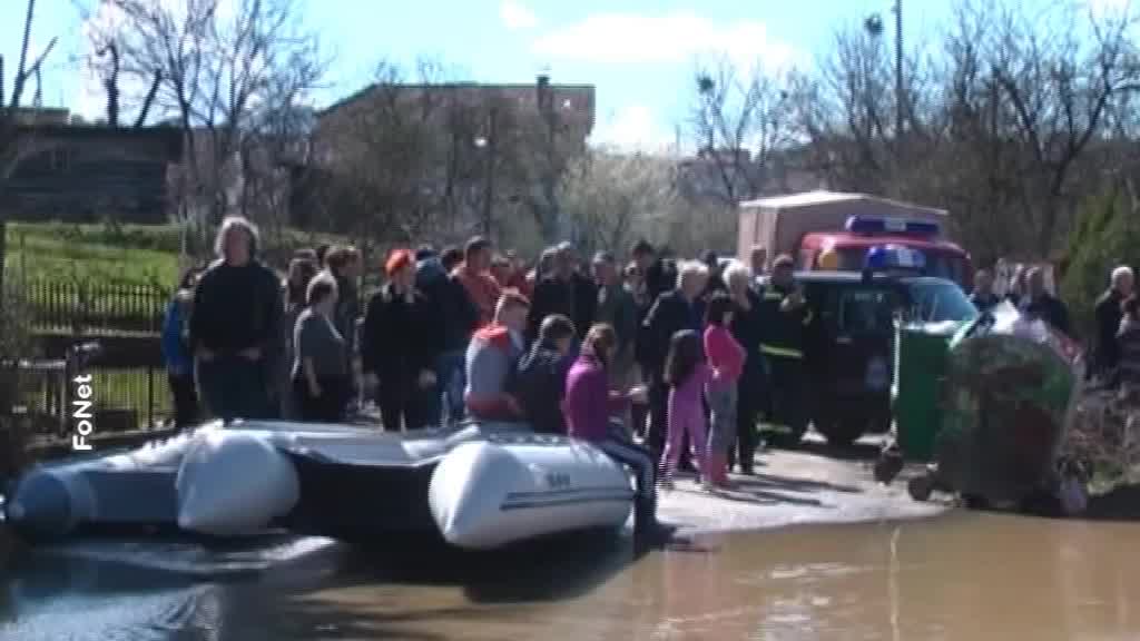 Grdica - evakuisano 400 ljudi, reka i dalje nadire