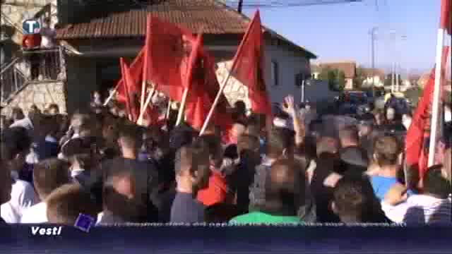 Srbi èekali èetiri sata u autobusu, Albanci ne daju dalje