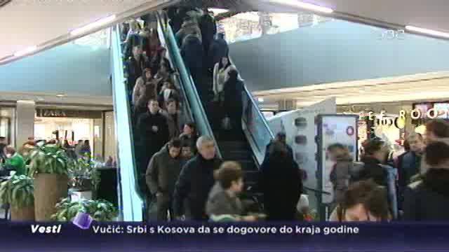 Srbi za praznike troše više nego što imaju