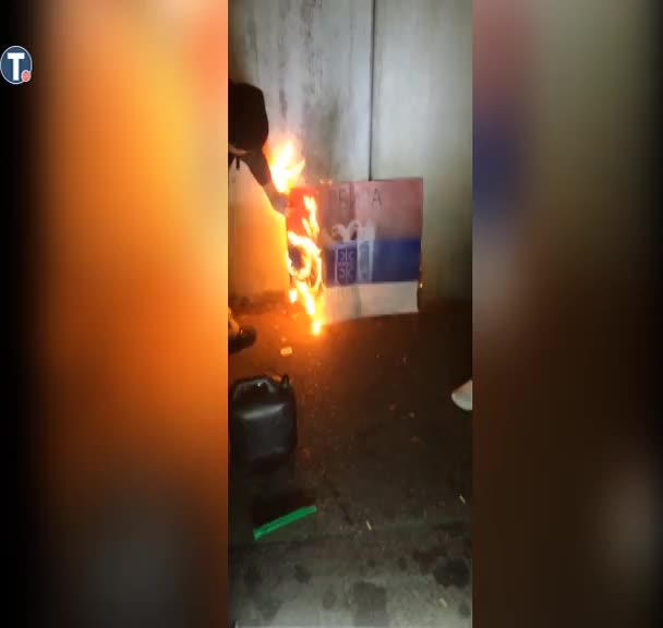 Albanci palili srpsku zastavu u Ženevi