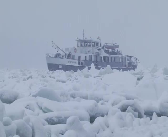 Pogledajte maðarski ledolomac u akciji na Dunavu
