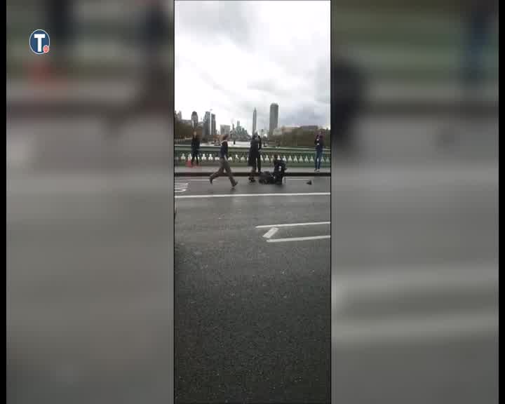 London: Kosio ljude na mostu, pa nožem na policajca