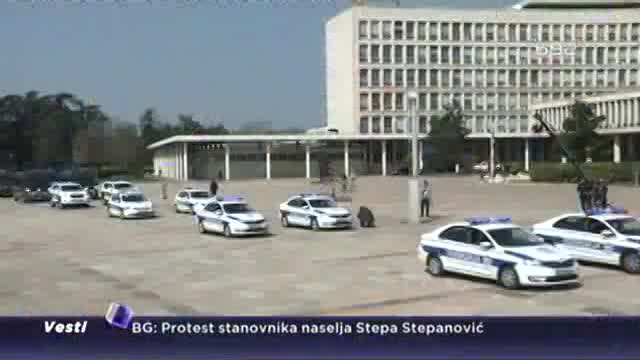 Promocija mladih policajaca: Oklopna vozila na NBG