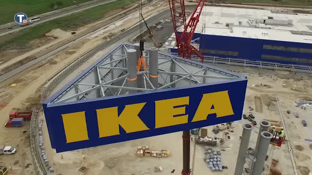 Ikea podigla toranj - poruka Srbiji
