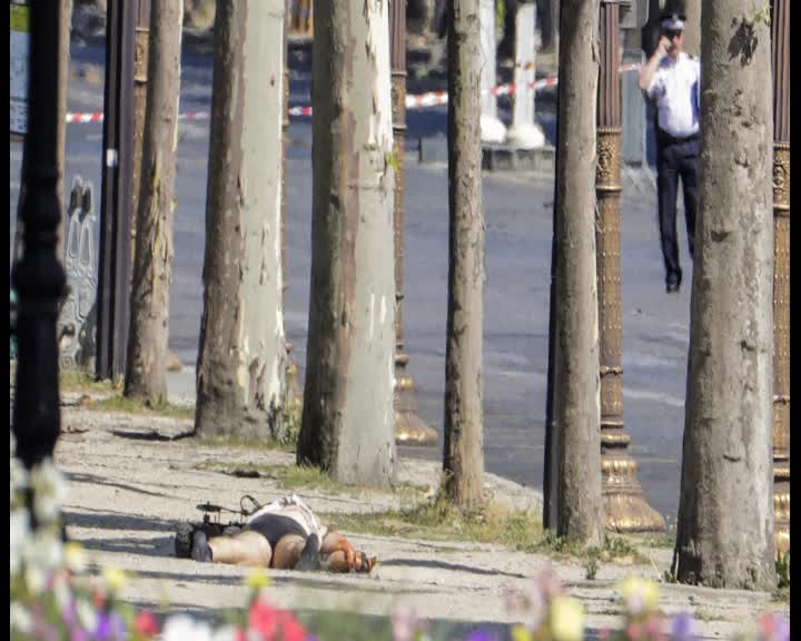Drama u Parizu: U vozilu napadača eksploziv, kalašnjikov...