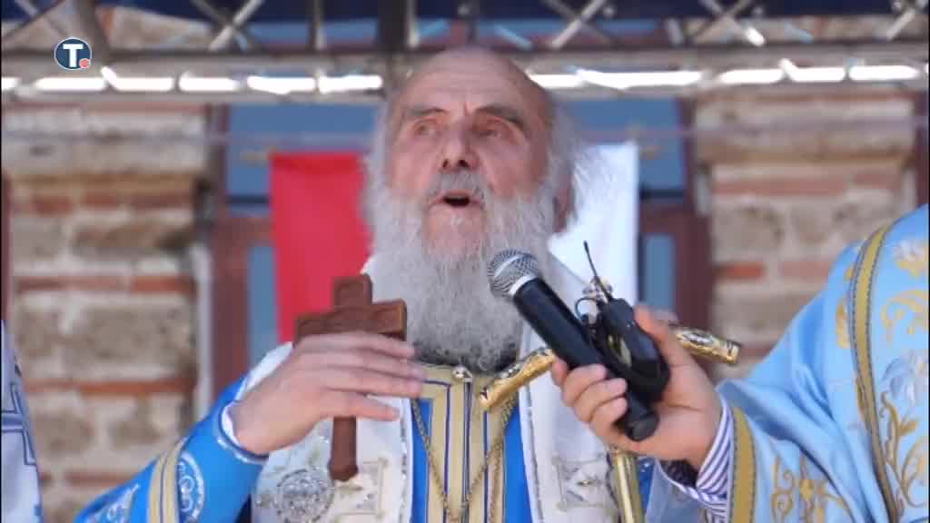 Patrijarh Irinej: Nemojte prodavarti svetu srpsku zemlju