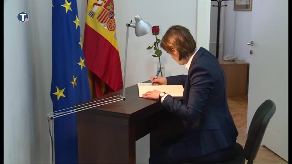 Brnabić se upisala u Knjigu žalosti u Ambasadi Španije