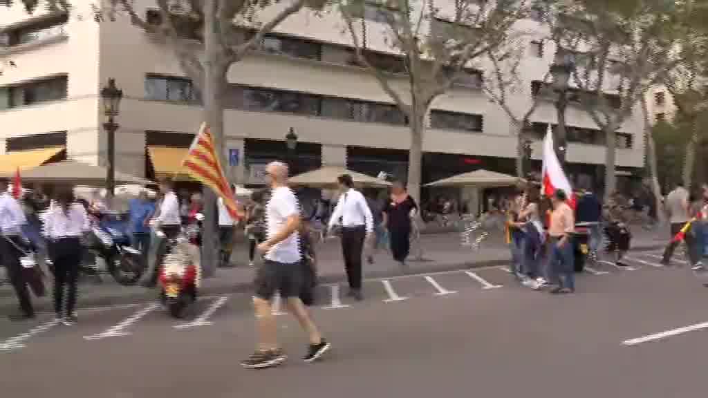 Lete stolice u Barseloni, novi sukob demonstranata