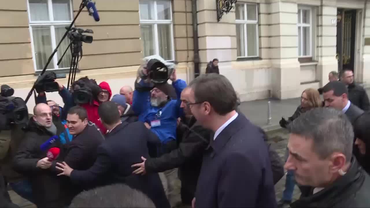 Zastupnik izazvao incident, pokušao da presretne Vučića