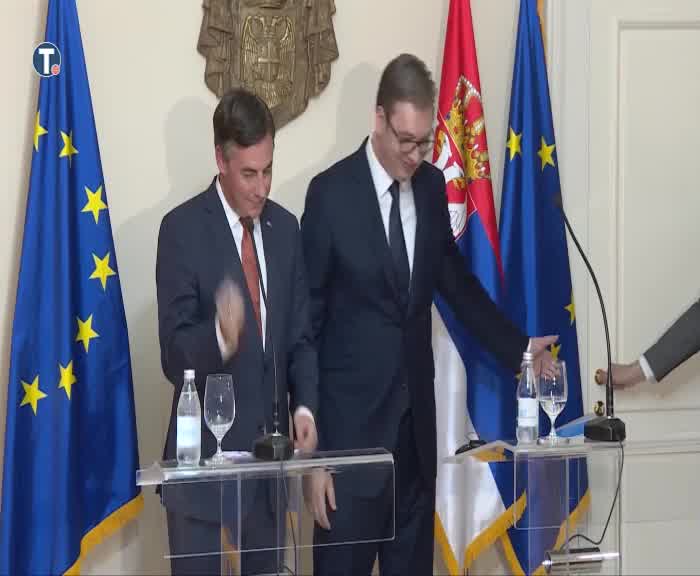 Vučić: Ne sme da kaže 'volim Srbiju'; Mekalister: Volim vas sve