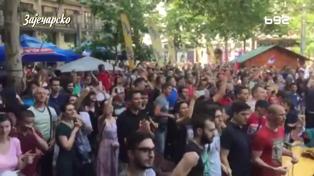 Slavlje na Trgu Nikole Pašiæa posle pobede Srbije