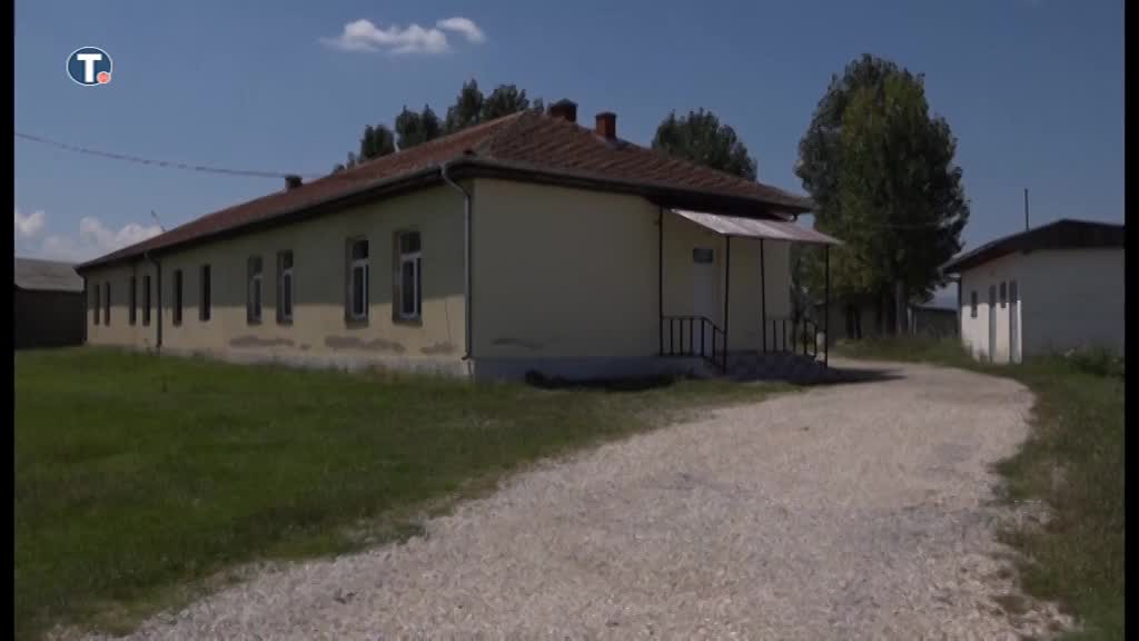 Ponovo kamenovana škola u Rabovcu