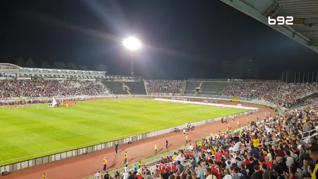 Rumunski navijači pevali 