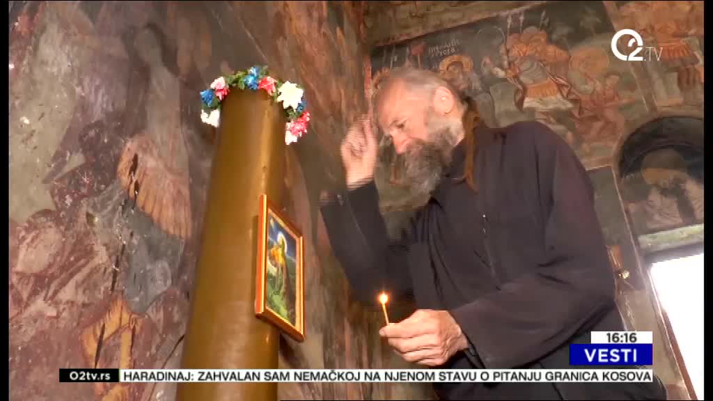 U manastiru Tronoša još uvek pale ratarske sveæe