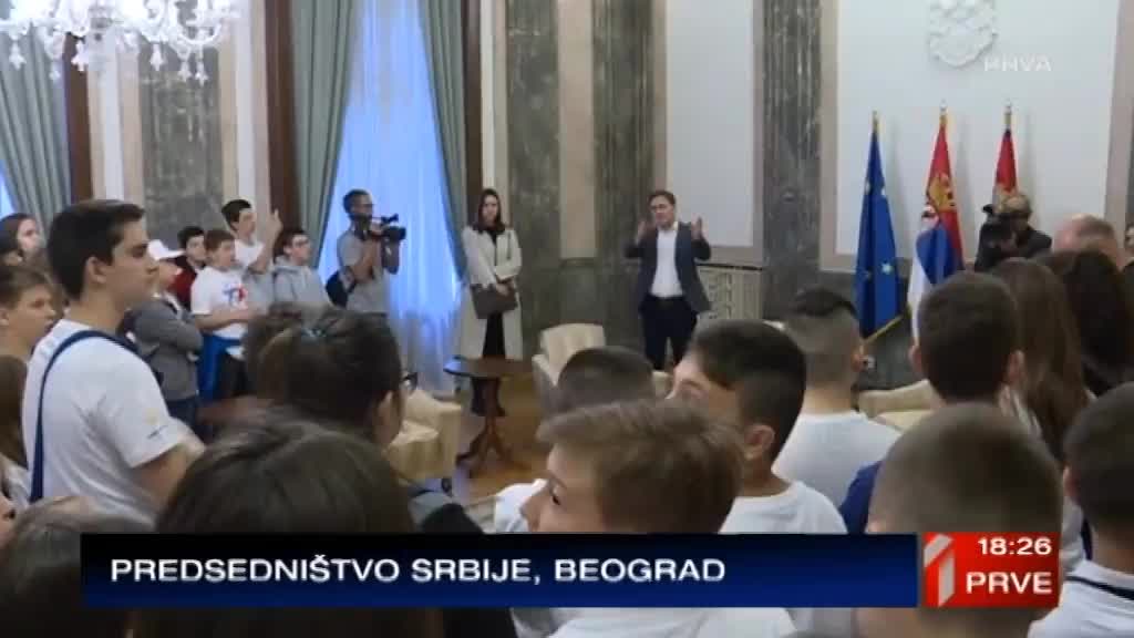 Deca iz svesrpske dijaspore posetila Vučića