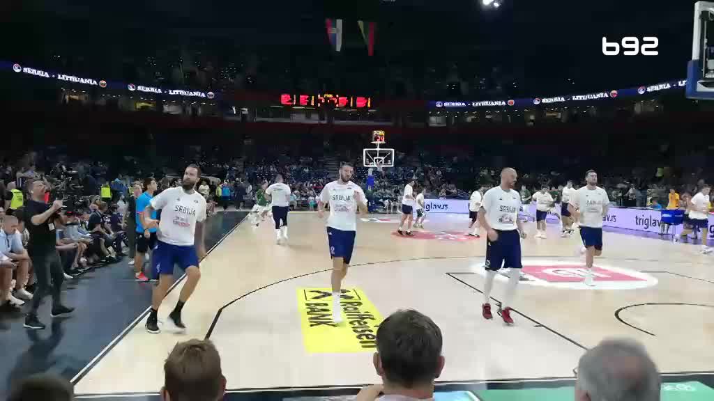 Zagrevanje košarkaša pred Litvaniju