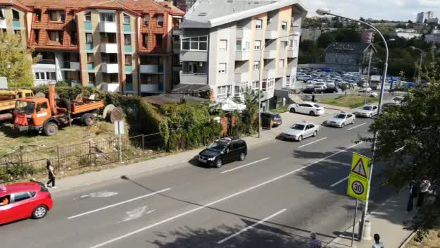 Kolona krenula: Taksisti u štrajku