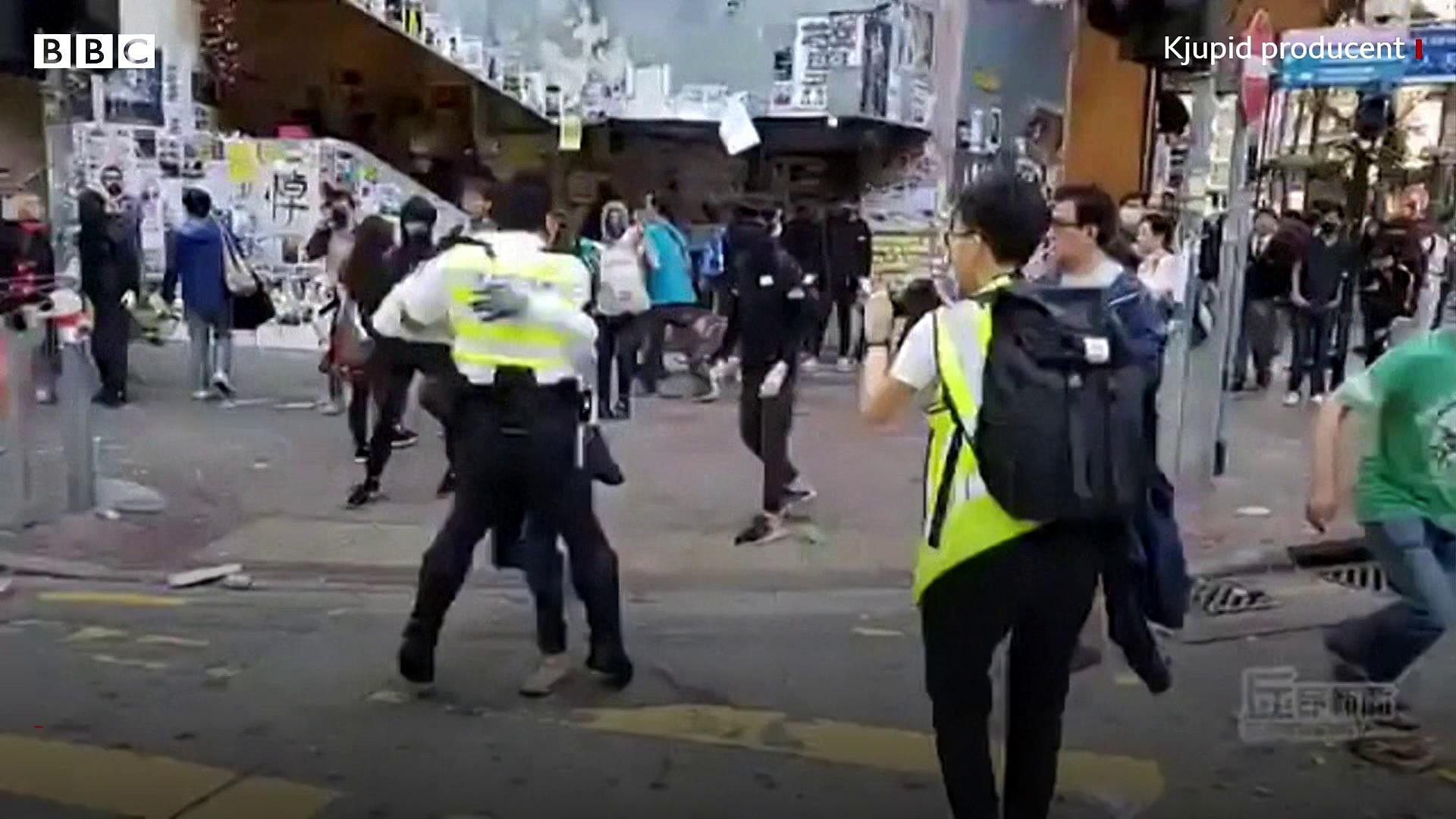 Policija upucala jednog demonstranta u Hongkongu