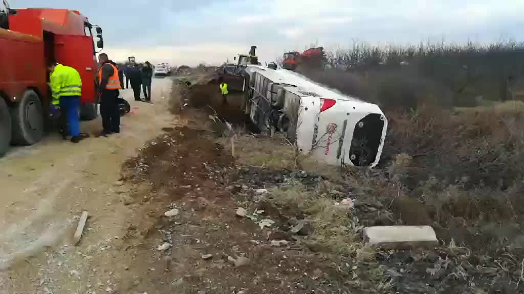 Nesreća na putu prema Kopaoniku: Prevrnuo se autobus, jedna osoba poginula