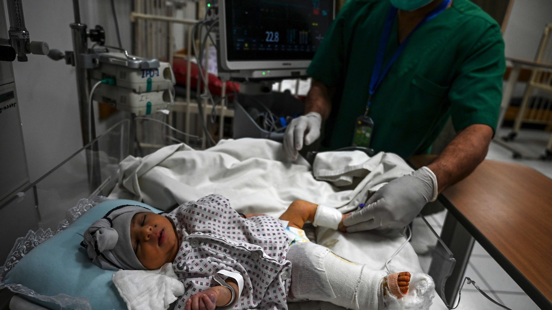 Новорођена беба у Авганистану која је пре
