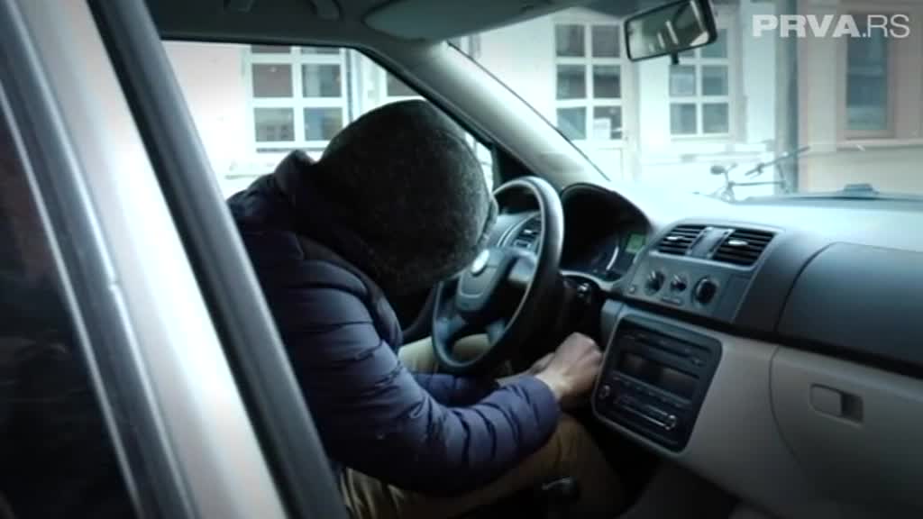 Kradljivci automobila rade i kad drugi miruju