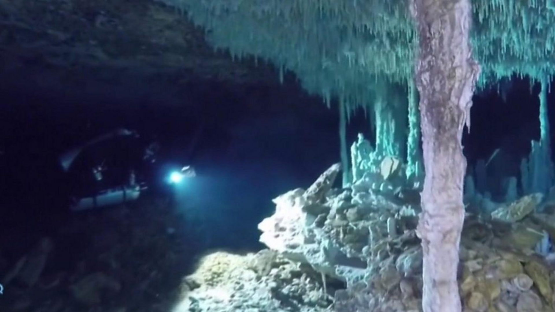 Мексико: Очаравајућа подводна пећина откD