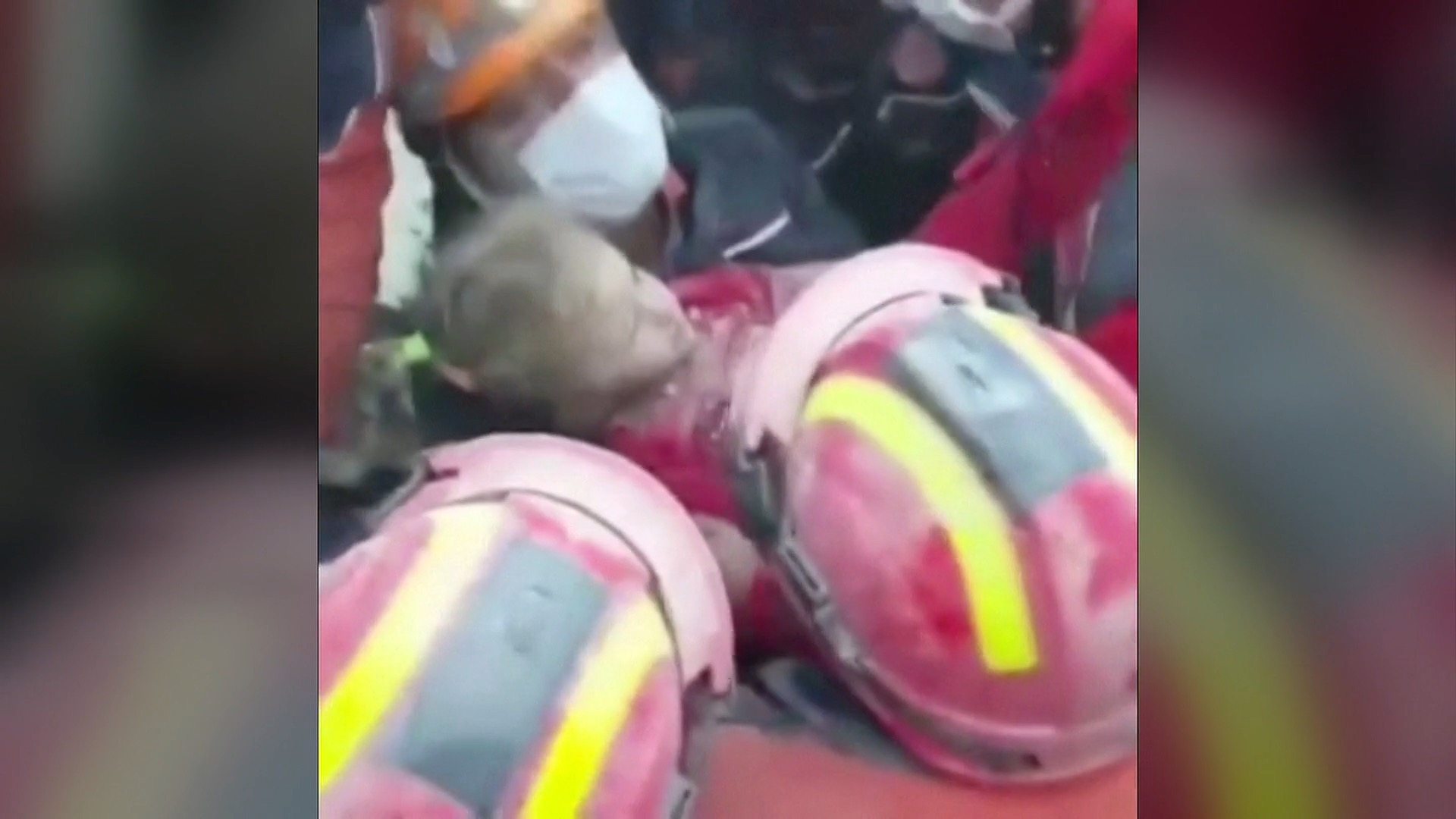 Две девојчице спасене из рушевина у Измир