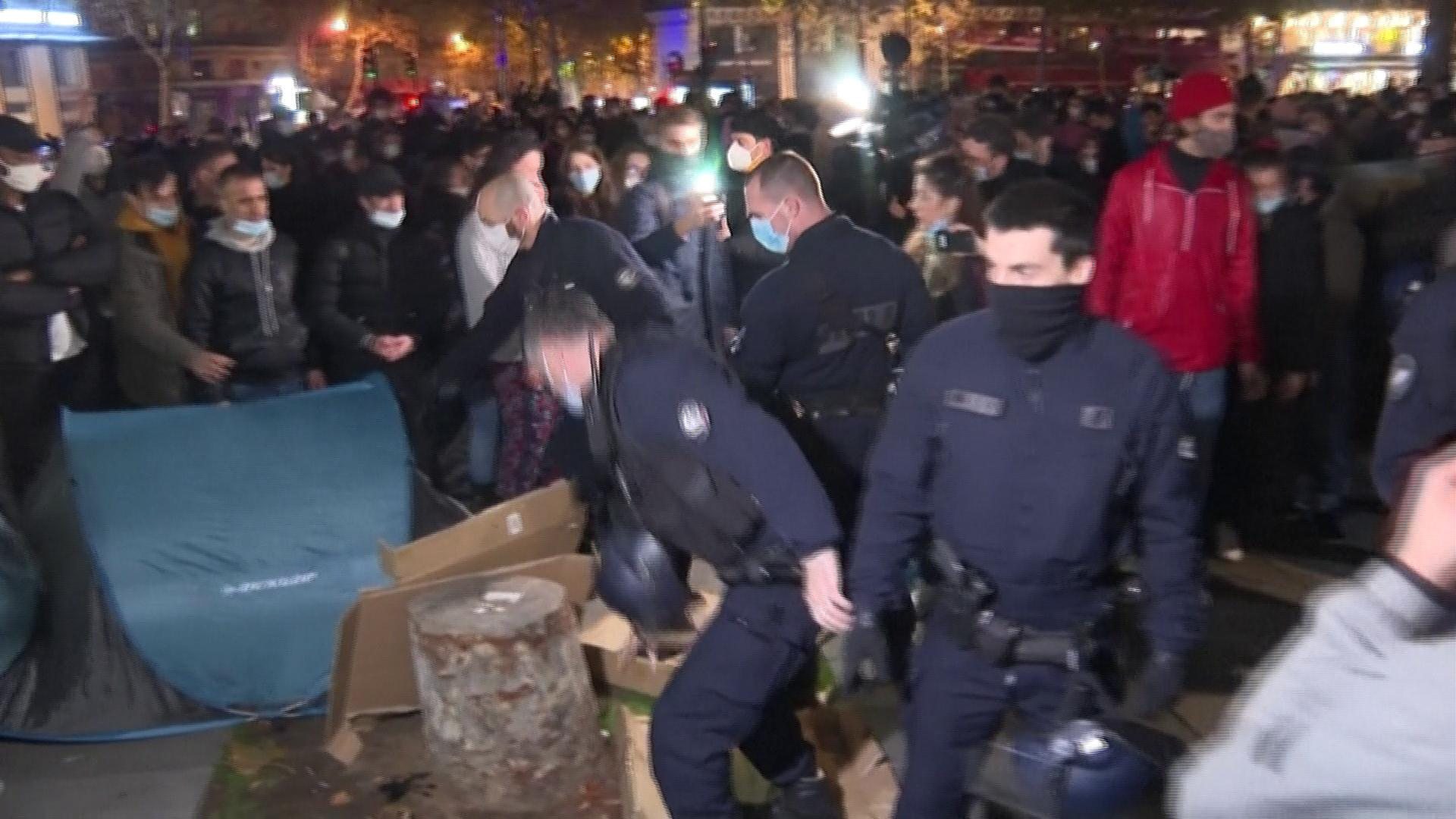 Paris police break up migrant camp amid scuffles