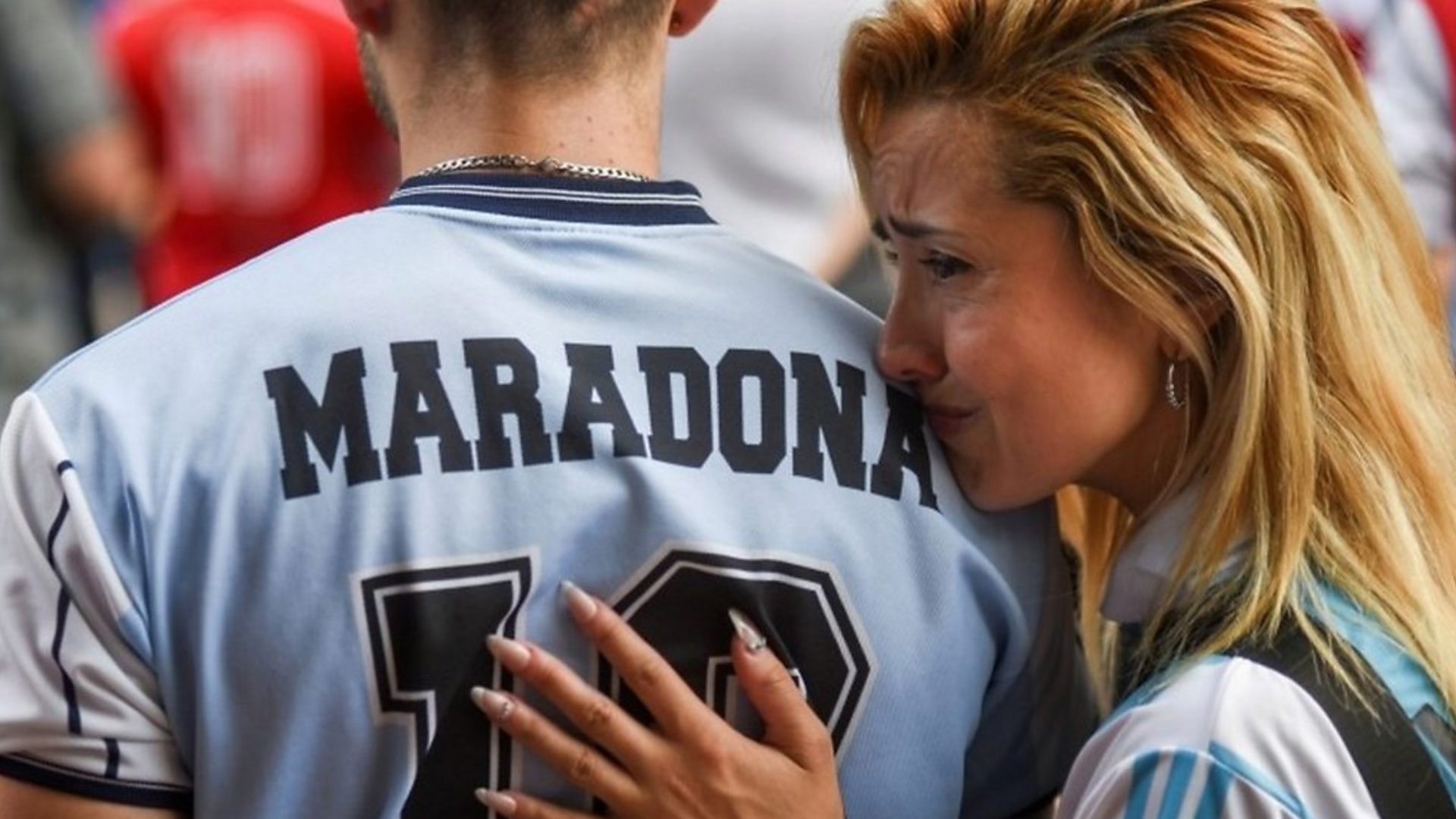 Дијего Марадона: Свет тугује због смрти фу&#x