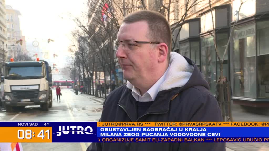 Pukla cev kod Beograđanke, otvorila se rupa u koju je upao autobus